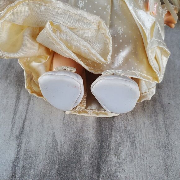 PM Inc 1992 Precious Moments Bride Doll 10" Blond Hair Dress Veil Shoes Panties - Picture 7 of 12